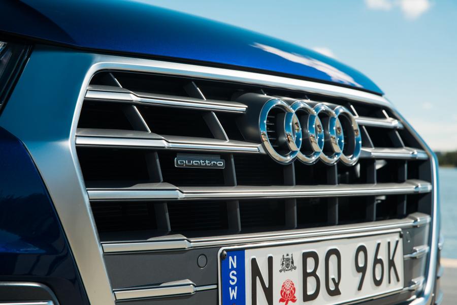 Логотип Audi Q5 2.0 TDI Quattro 2017 года  (AU) (фото 29 из 40)